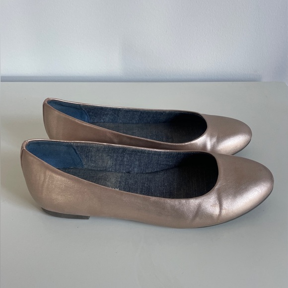 Dr. Scholls Rose Gold Flats Sz 8 - Picture 1 of 4